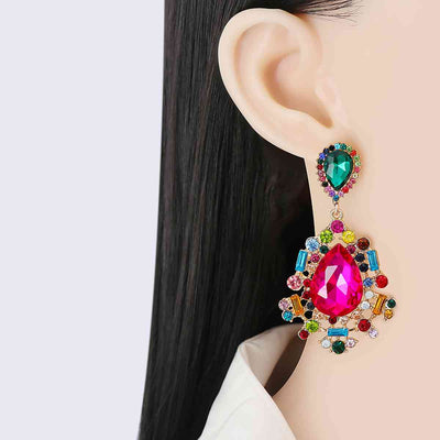 Teardrop Shape Rhinestone Alloy Dangle Earrings
Material: Alloy, Rhinestone
Care instructions: Avoid wearing during exercise, as sweat will react with the jewelry to produce silver chloride and copper sulfide, wh