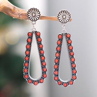 Alloy Beaded Teardrop Earrings
Material: Alloy
Care instructions: Avoid wearing during exercise, as sweat will react with the jewelry to produce silver chloride and copper sulfide, which causes t