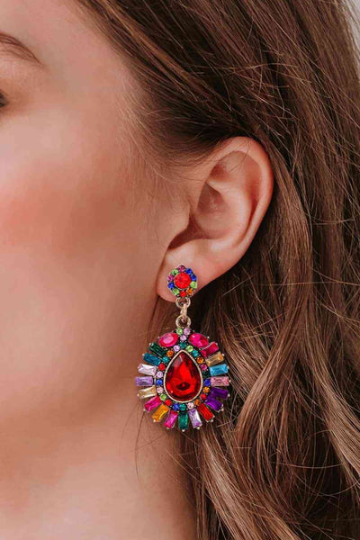 Teardrop Shape Glass Stone Dangle Earrings
Style: Modern
Material: Glass stone, Zinc alloy
Care: Avoid wearing during exercise, as sweat will react with the jewelry to produce silver chloride and copper sulf
